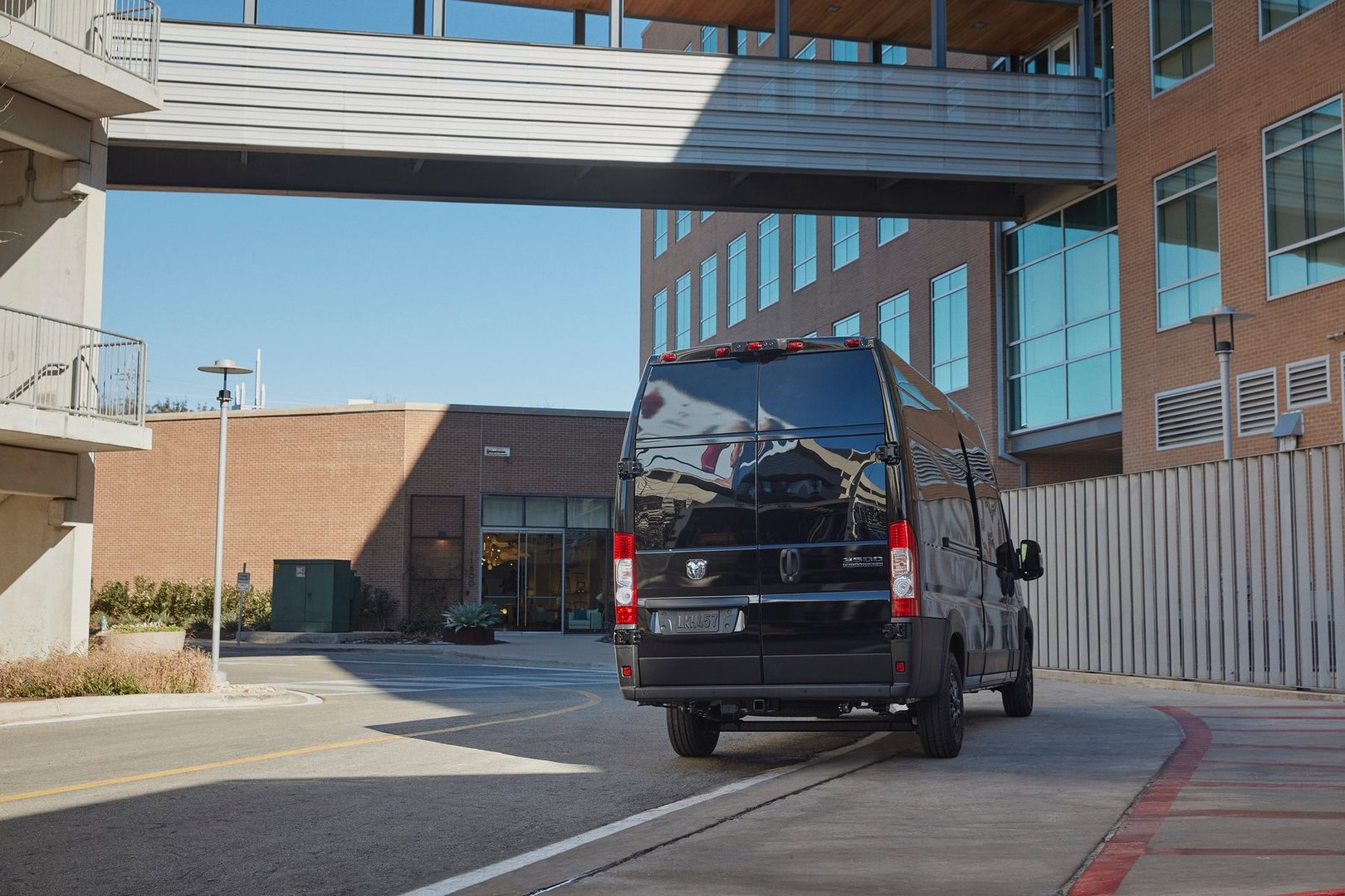 ram_Promaster_1_generation_restyling_2__Van_Long__1.jpg