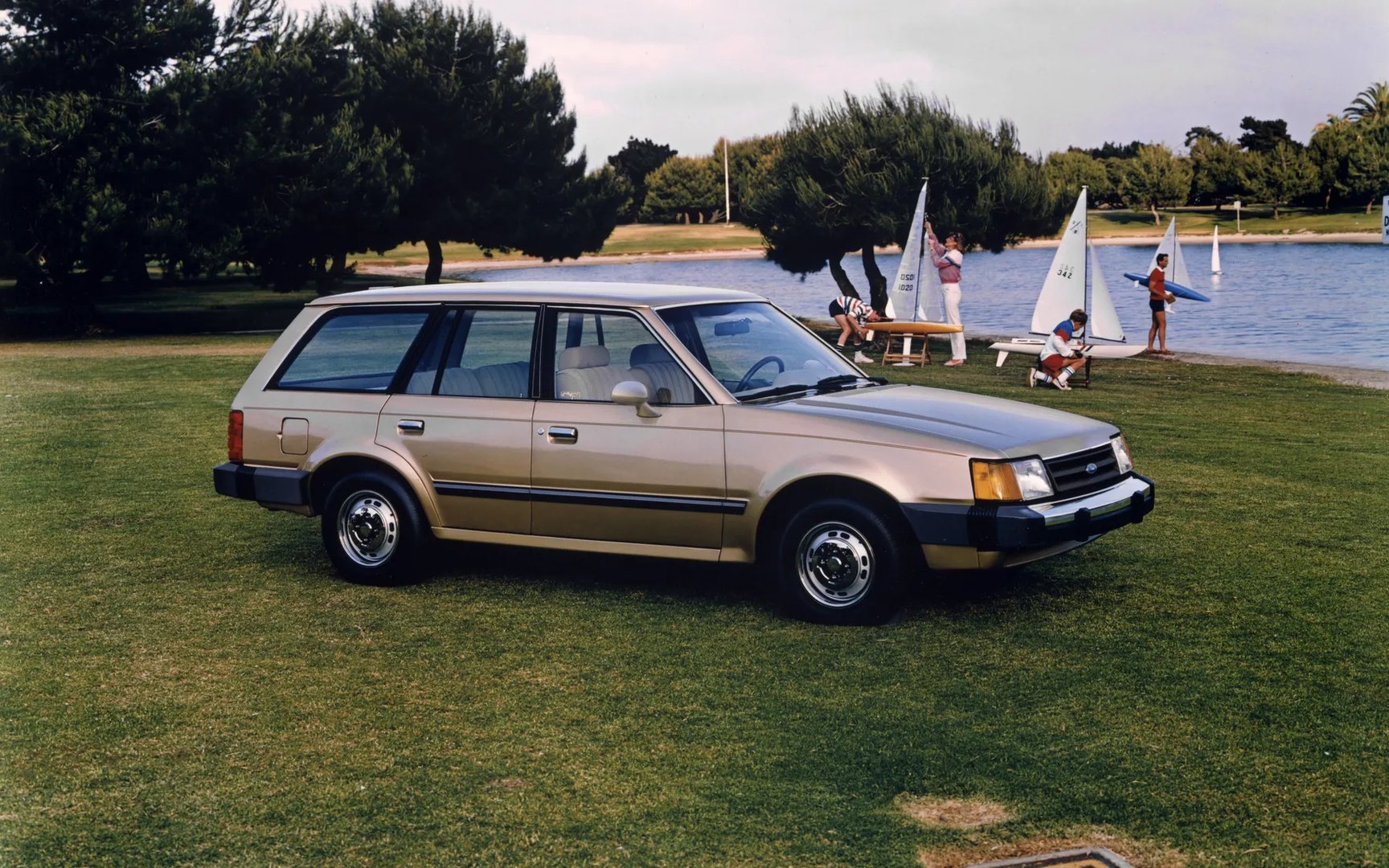 Ford_Escort_(North_America)_1_generation__Estate_5-door__2.jpg