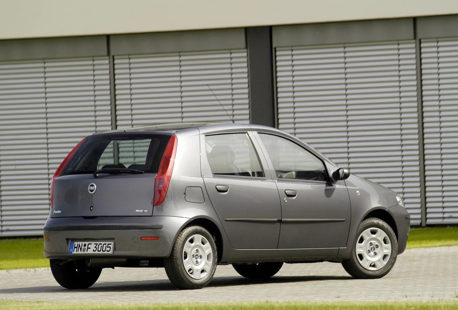 Fiat_Punto_2_generation_restyling__Mini_5-doors__8.jpg