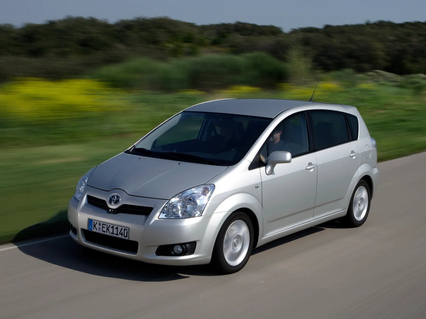 Toyota_Corolla_Verso_1_generation_restyling_2__Compact_Van__7.jpg