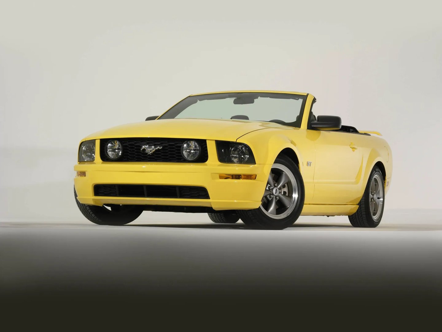 Ford_Mustang_5_generation__Cabrio__1.jpg