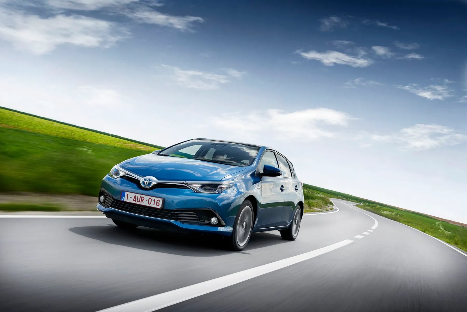 Toyota_Auris_2_generation_restyling__Hatchback_5-door__8.jpg