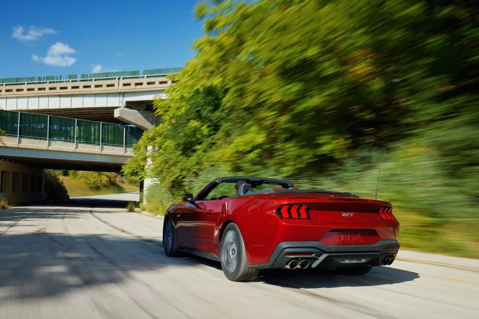 Ford_Mustang_7_generation__Cabrio__2.jpg