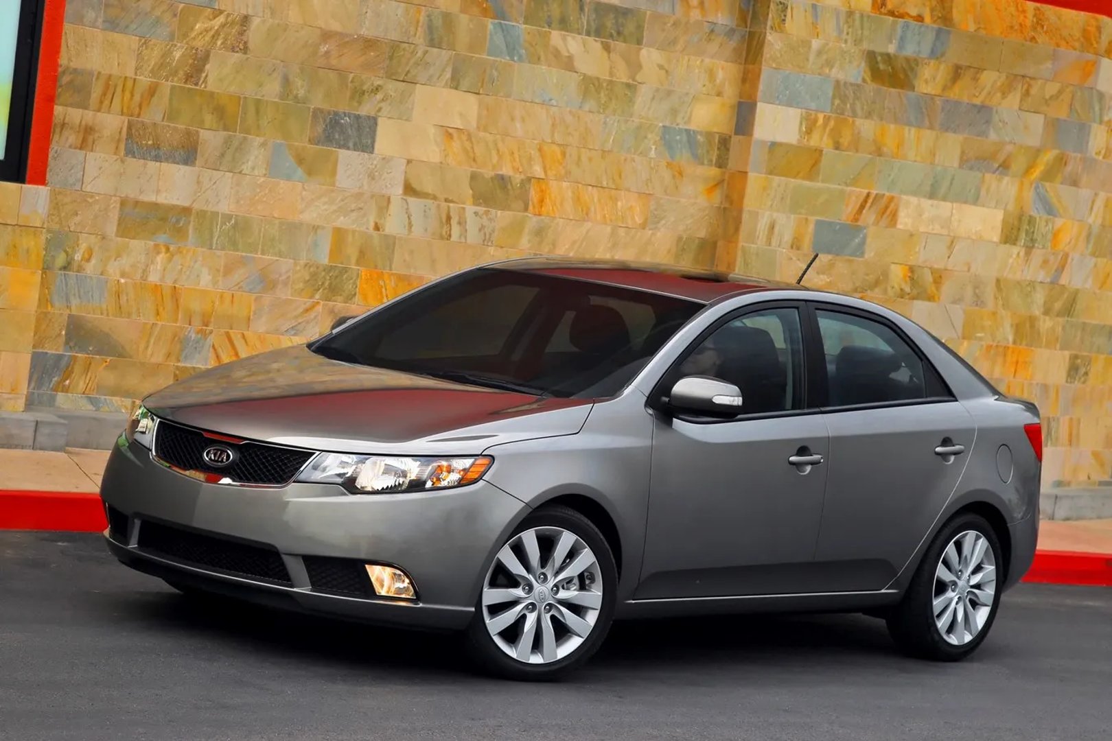 Kia_Forte_1_generation__Sedan__1.jpg