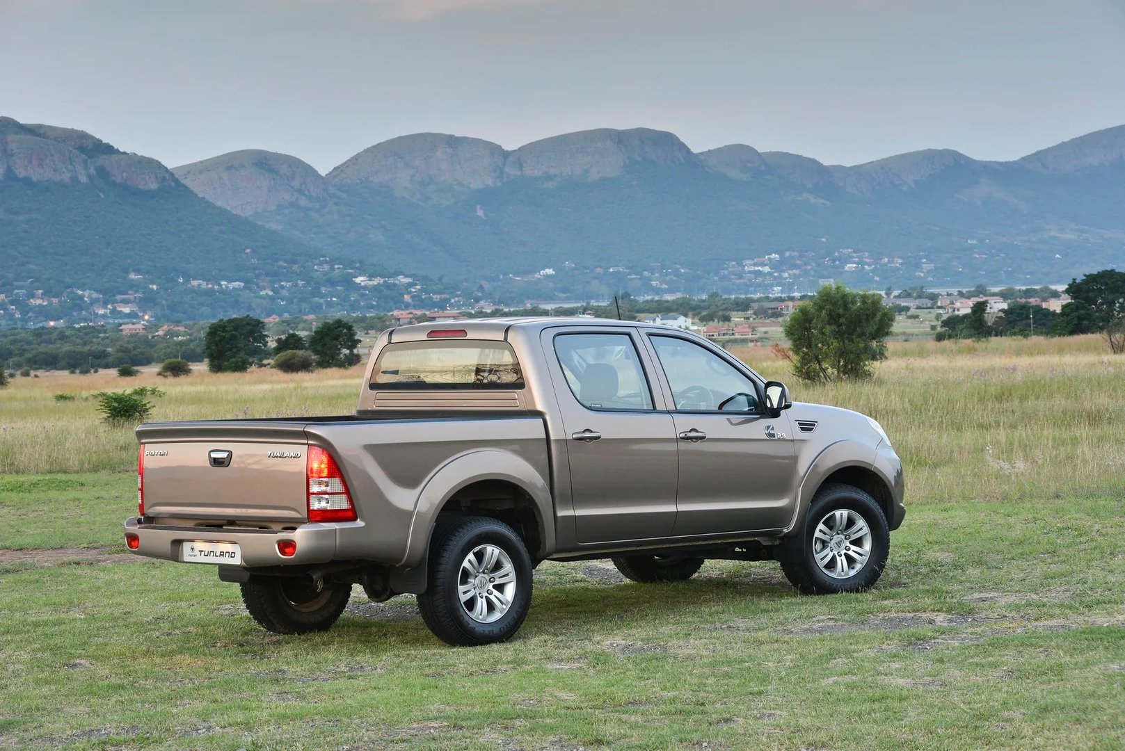 Foton_Tunland_1_generation__Pickup_double-cab__12.jpg