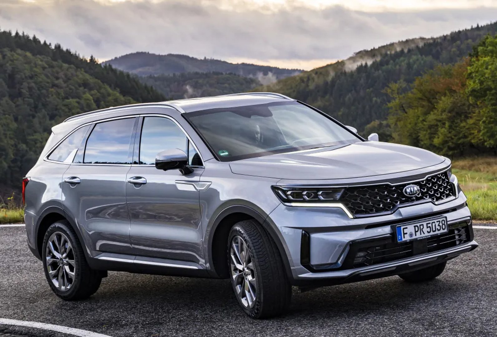 Kia_Sorento_4_generation__SUV_5-doors__main.jpg