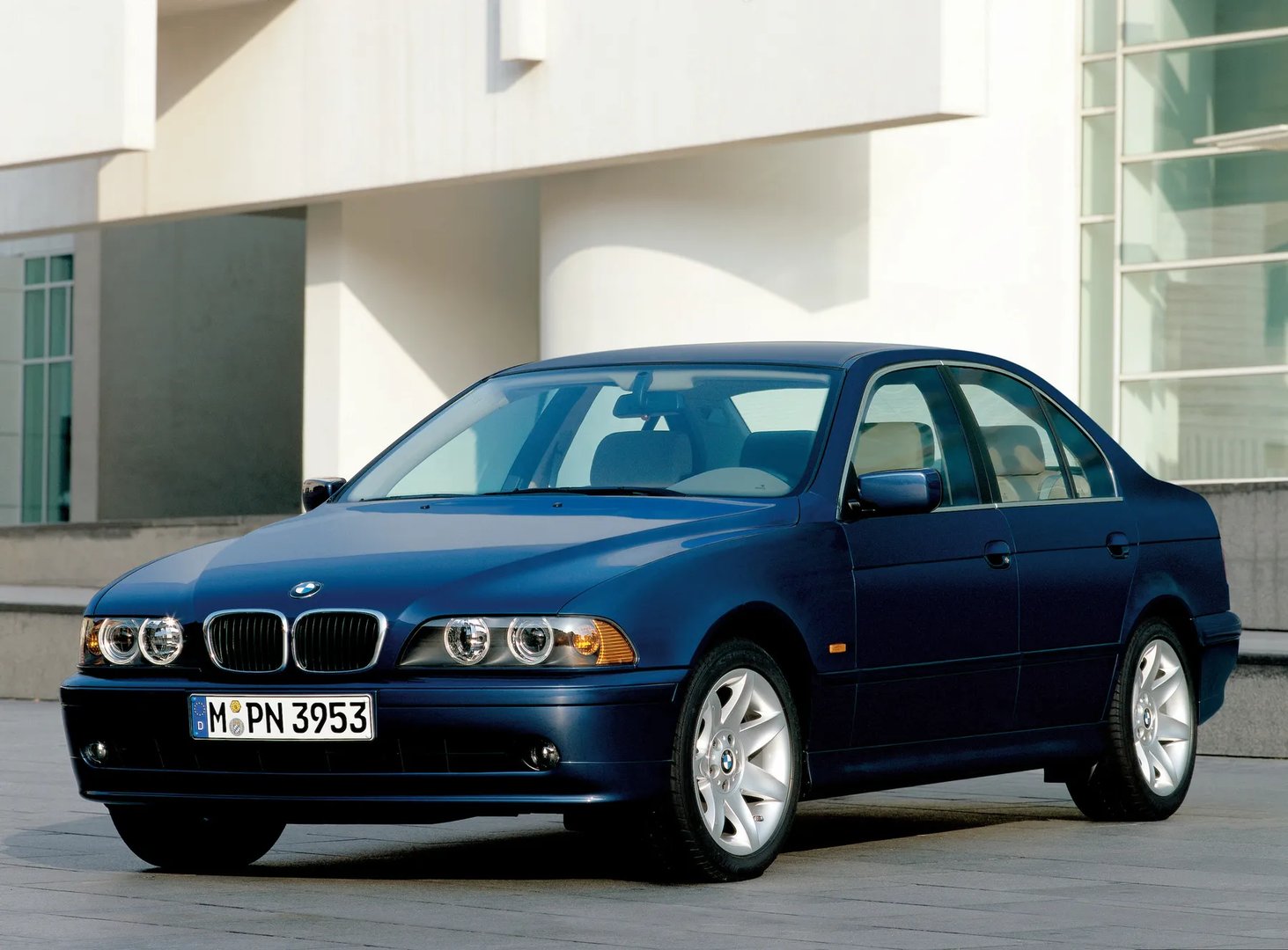 BMW_5_series_4_generation_restyling__Sedan__4.jpg