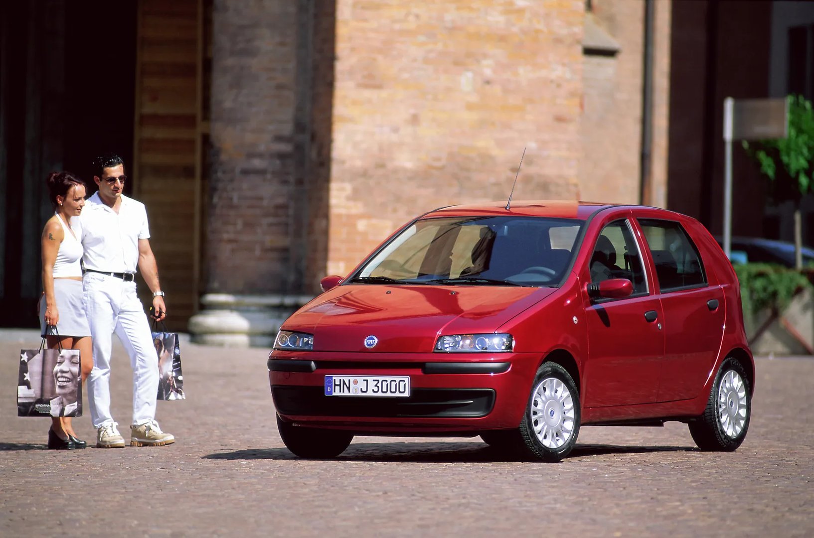 Fiat_Punto_2_generation__Mini_5-doors__2.jpg