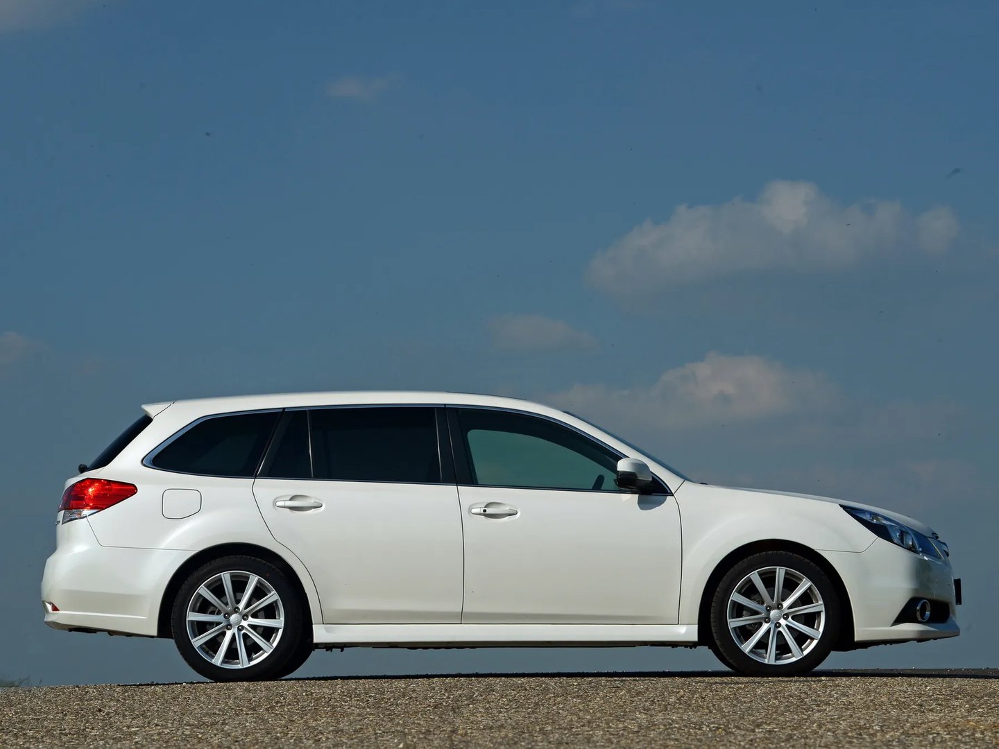 Subaru_Legacy_5_generation_restyling_1__Estate_5-door__8.jpg