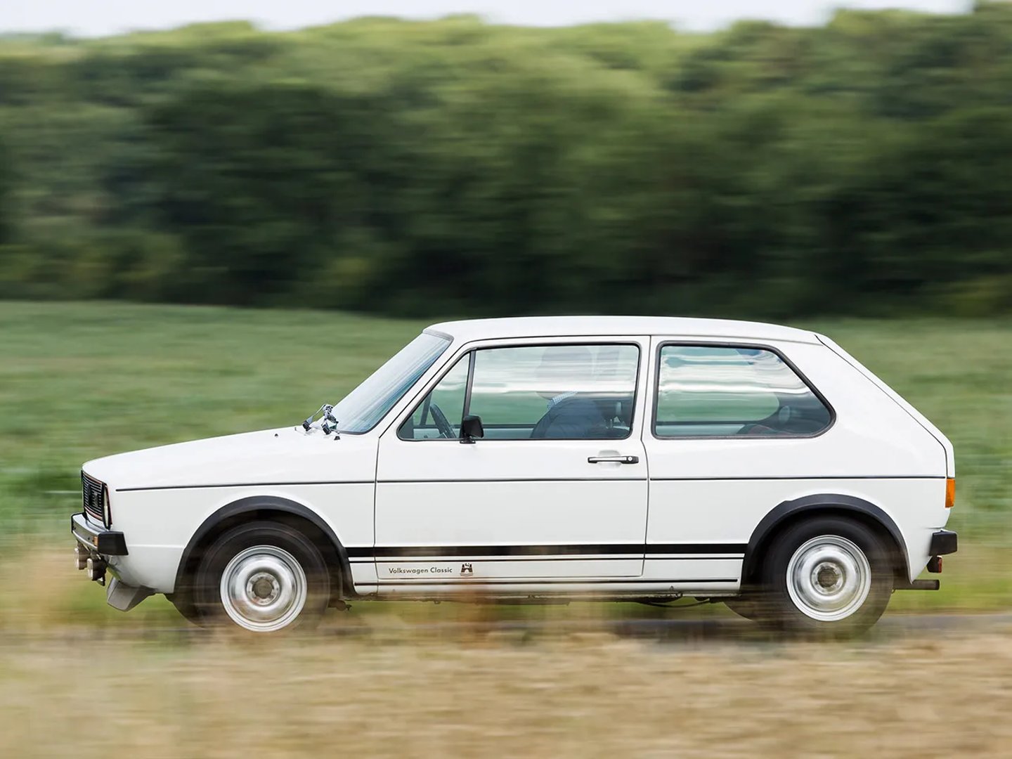 Volkswagen_Golf_GTI_1_generation__Hatchback_3-door__2.jpg