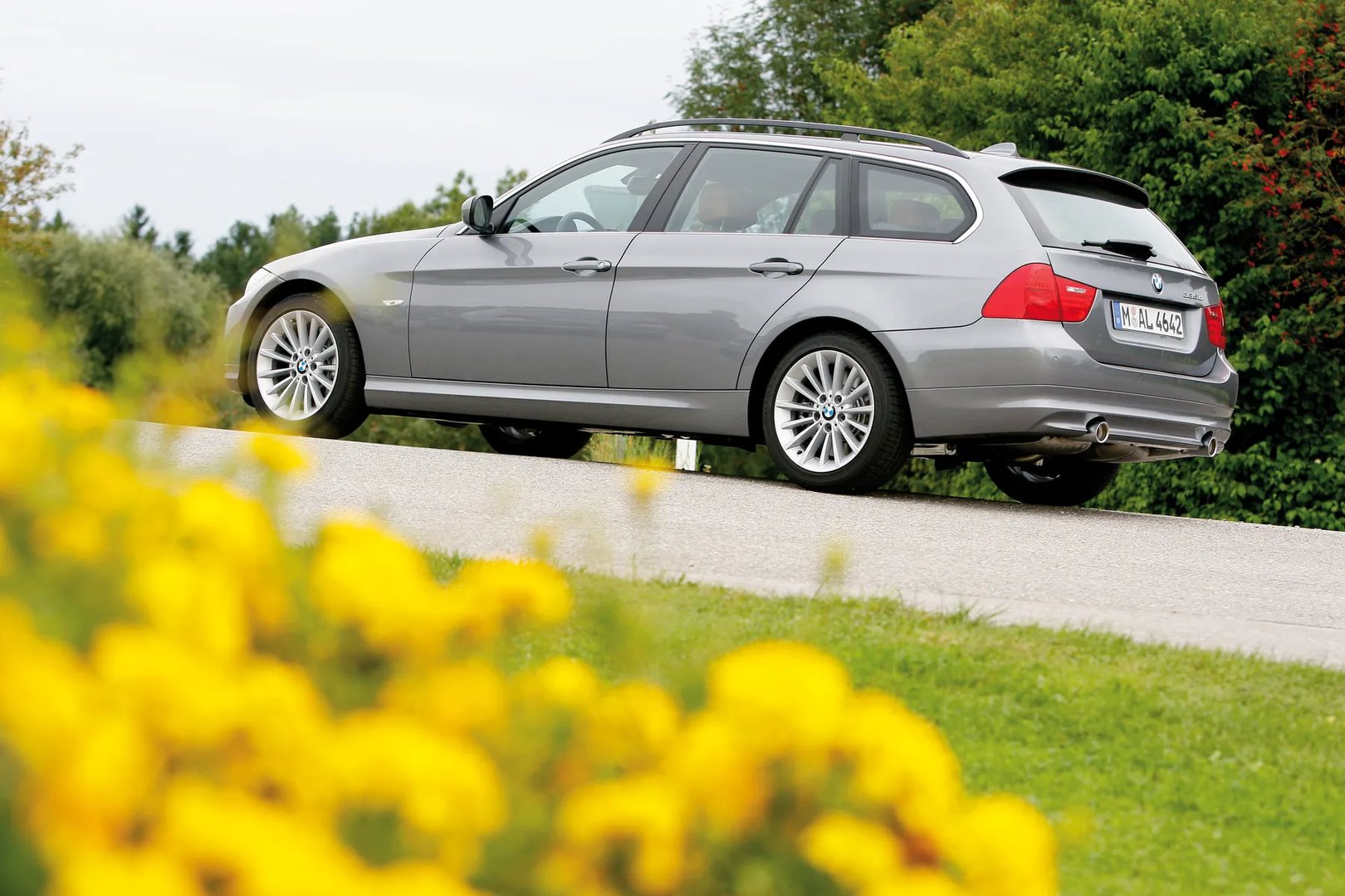 BMW_3_series_5_generation_restyling__Estate_5-door__12.jpg