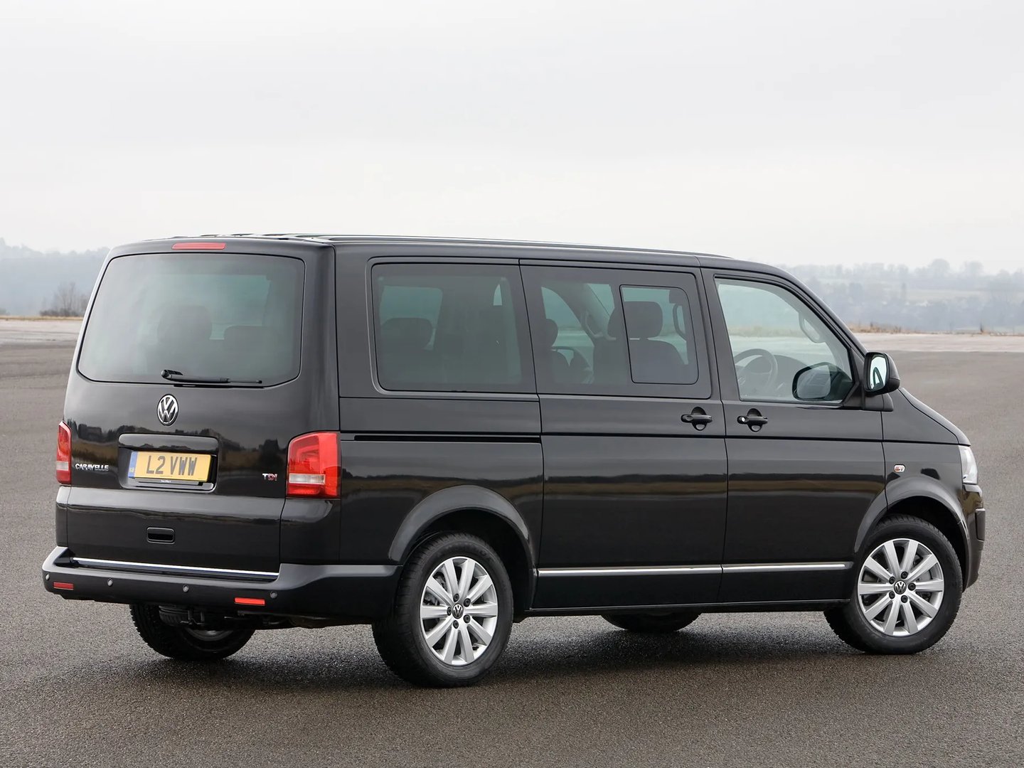 Volkswagen_Caravelle_5_generation_restyling__Minivan__11.jpg