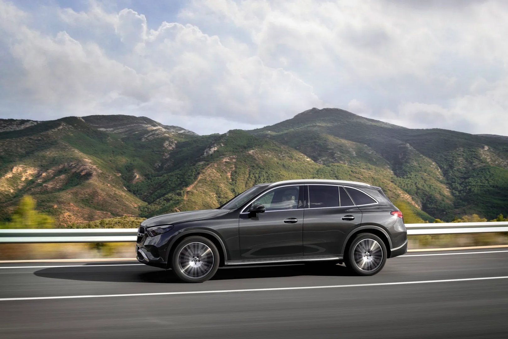 Mercedes_GLC_2_generation__SUV_5-doors__8.jpg