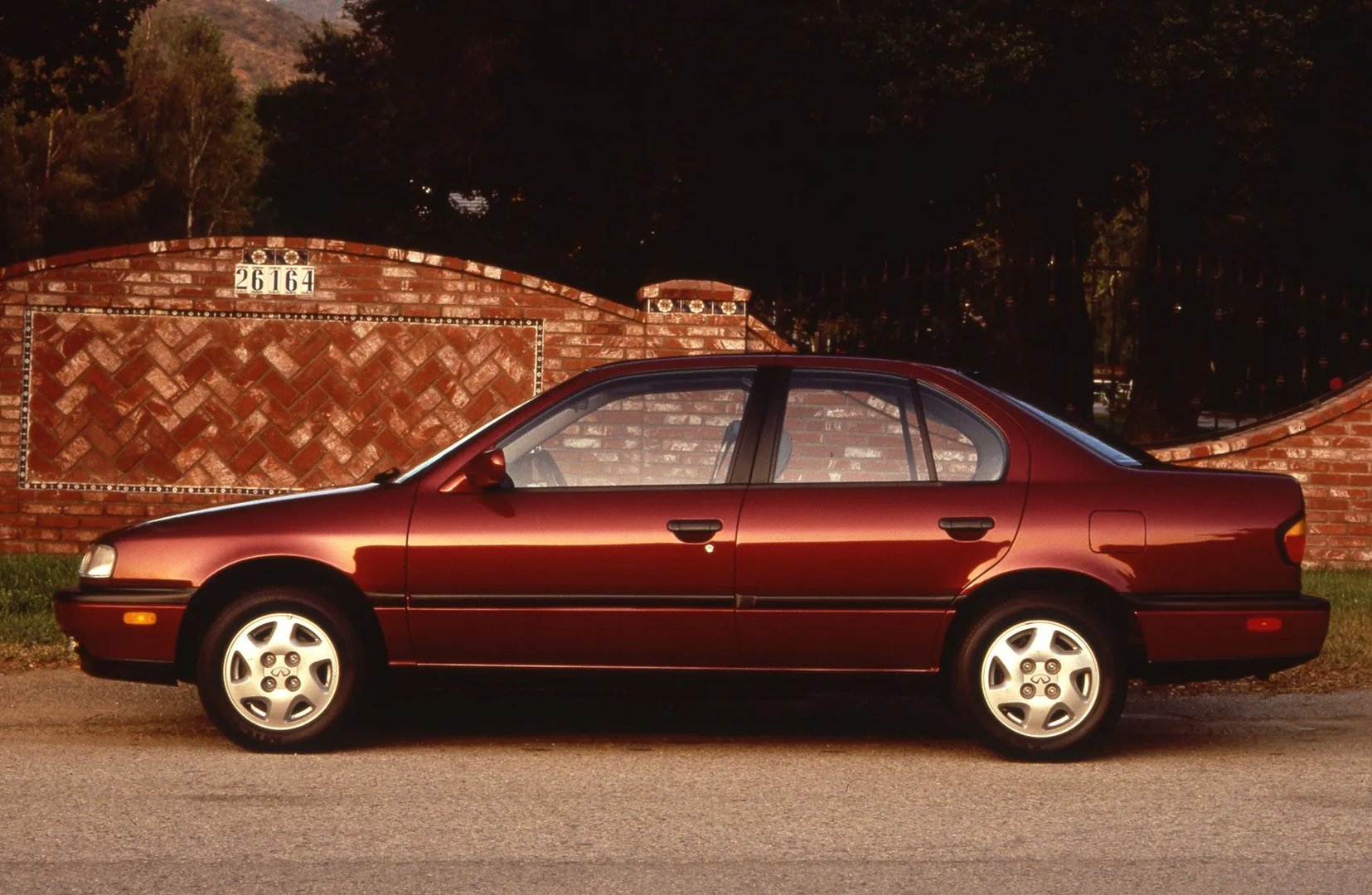 Infiniti_G_1_generation__Sedan__1.jpg