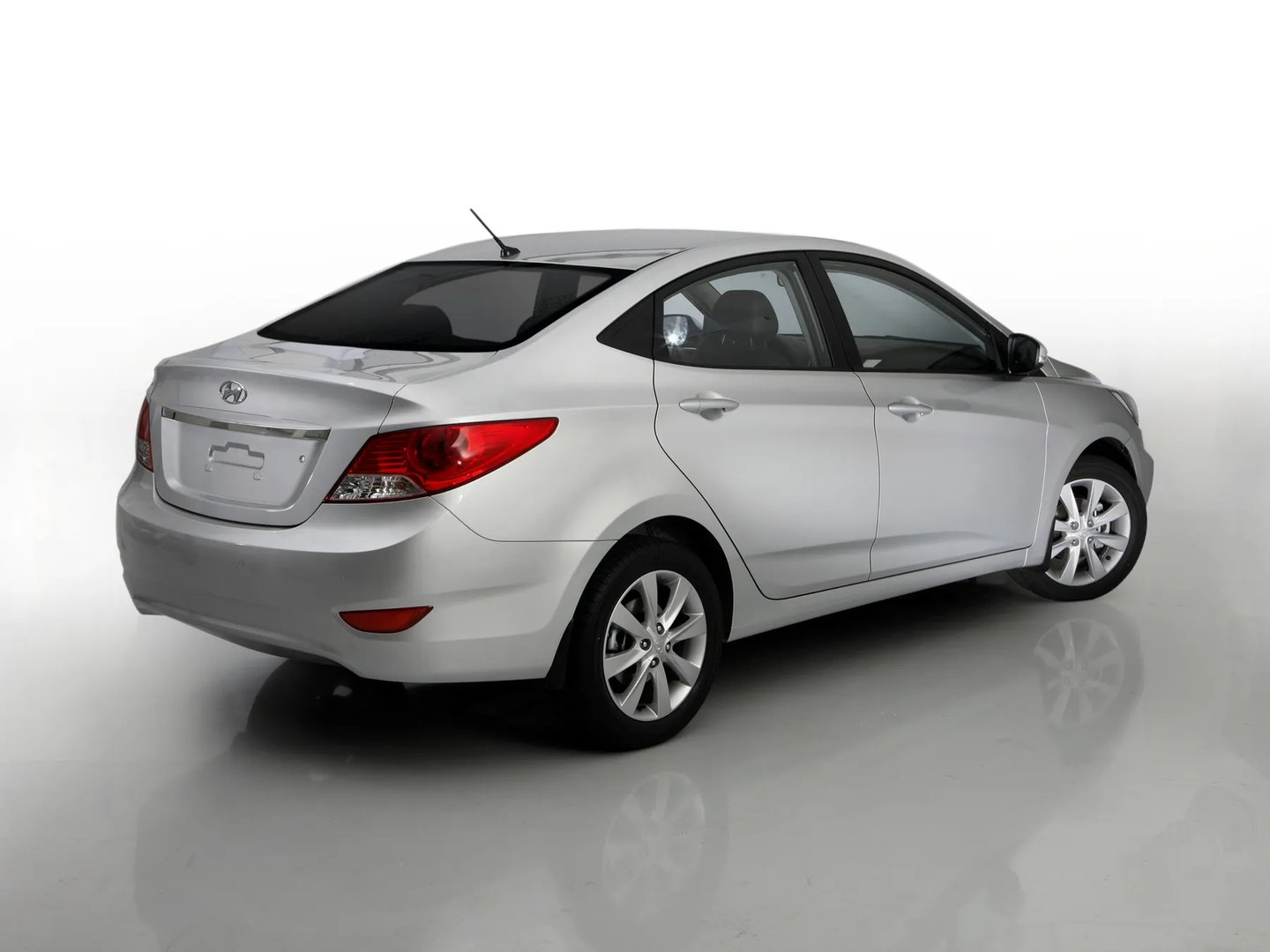 Hyundai_Solaris_1_generation__Sedan__1.jpg