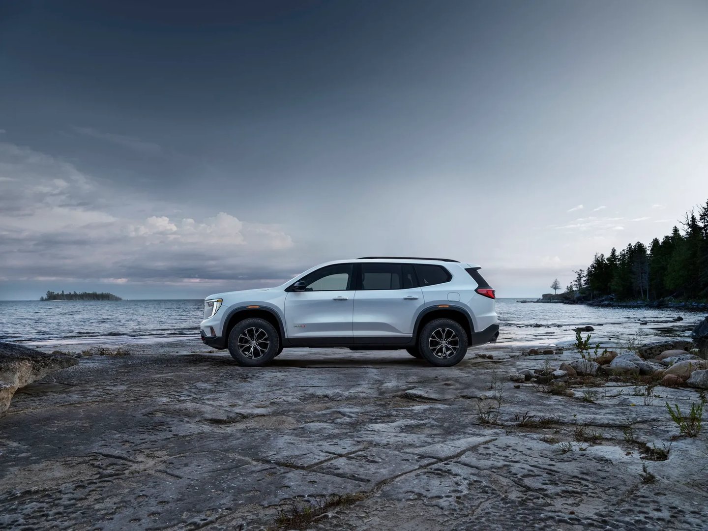 GMC_Acadia_3_generation__SUV_5-doors__3.jpg
