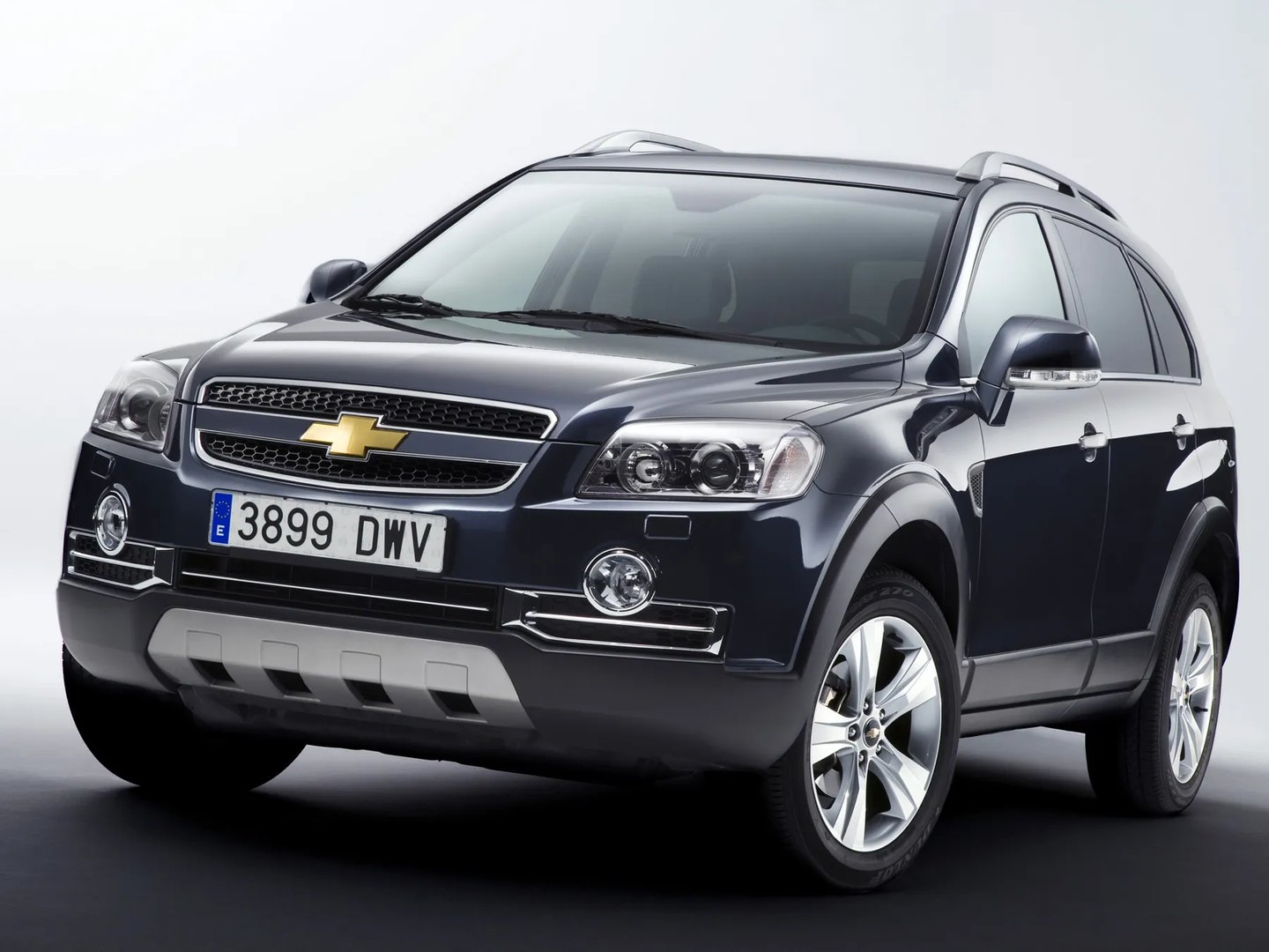 Chevrolet_Captiva_Sport_1_generation__SUV_5-doors__1.jpg