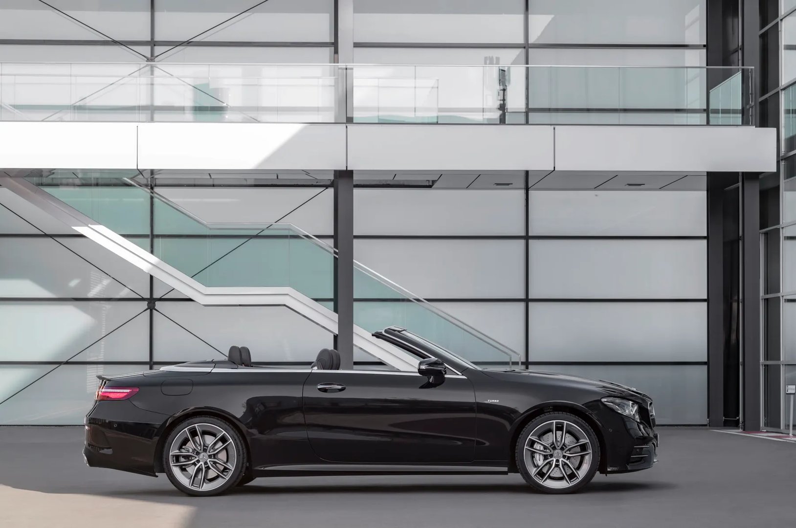 Mercedes_E-Class_AMG_5_generation__Cabrio__10.jpg