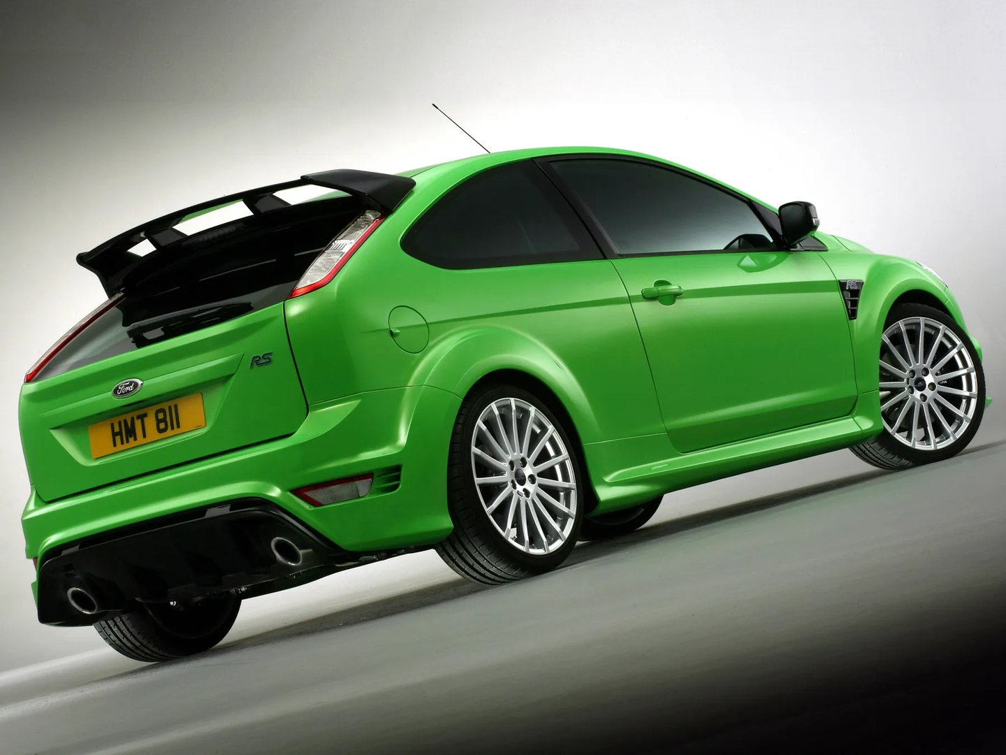 Ford_Focus_RS_2_generation__Hatchback_3-door__3.jpg