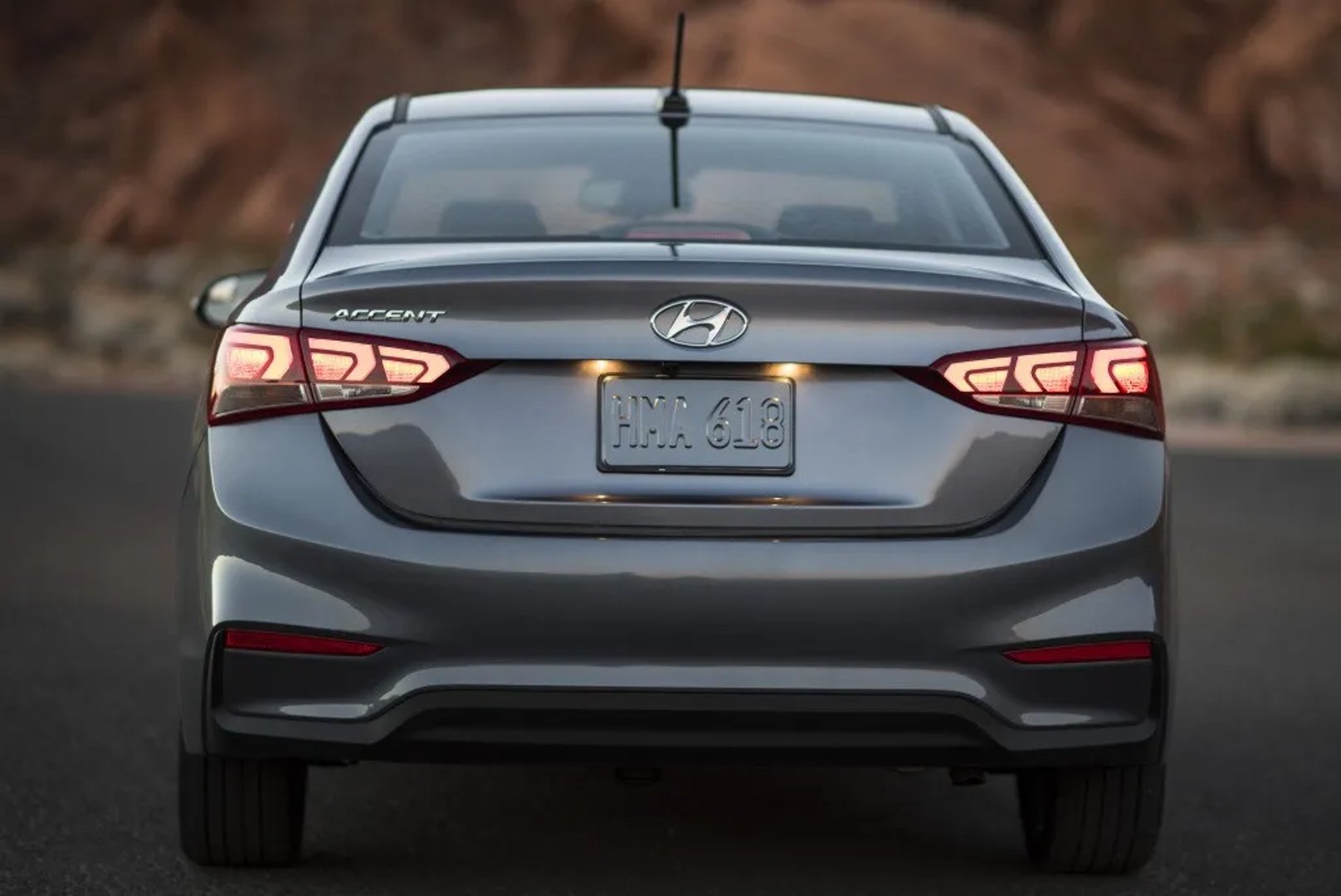 Hyundai_Accent_5_generation__Sedan__6.jpg