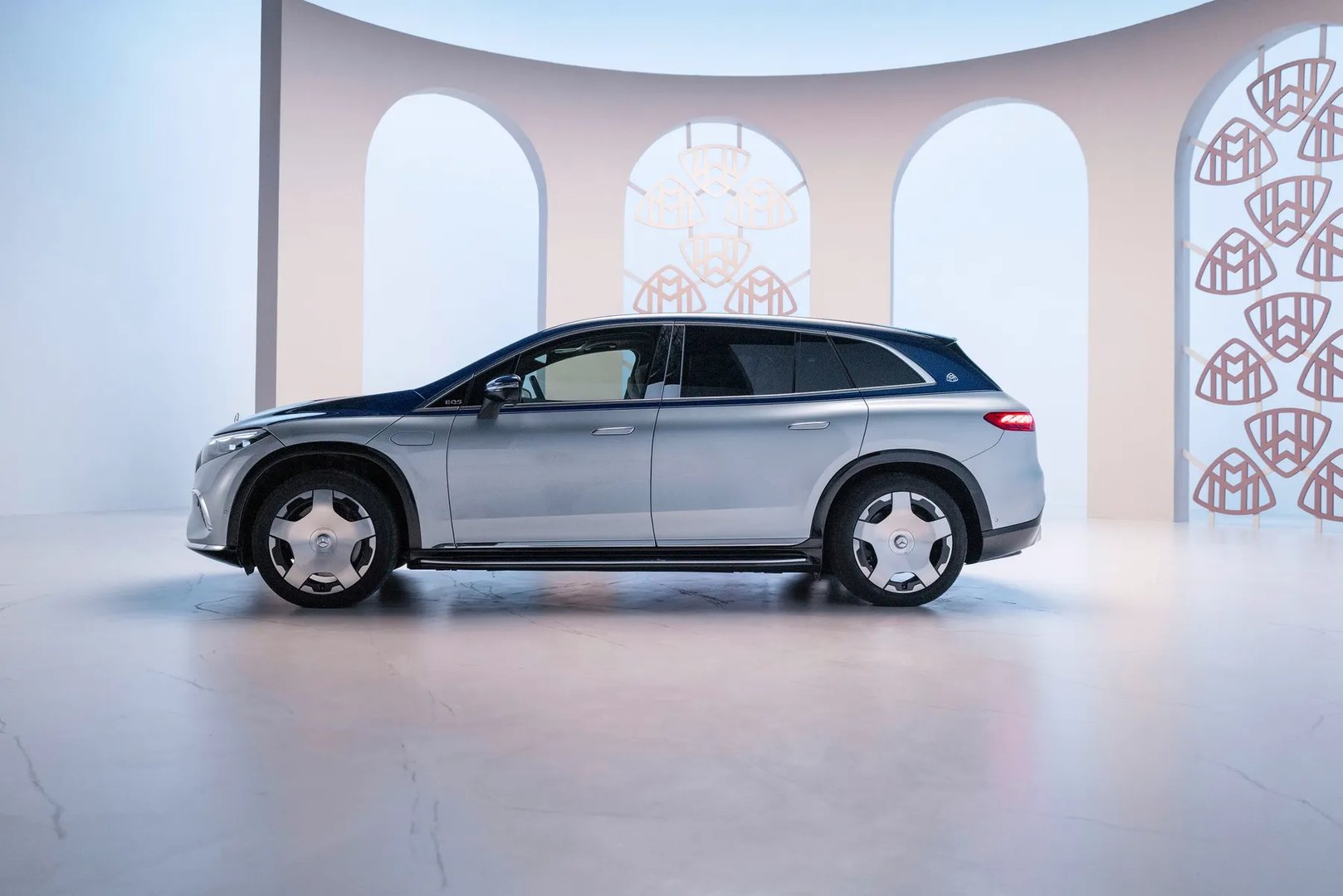 Maybach_EQS_1_generation__SUV_5-doors__6.jpg