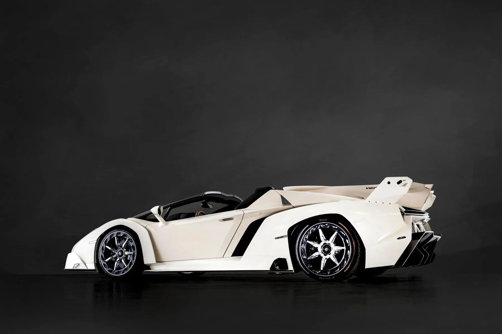 Lamborghini_Veneno_1_generation__Roadster__1.jpg