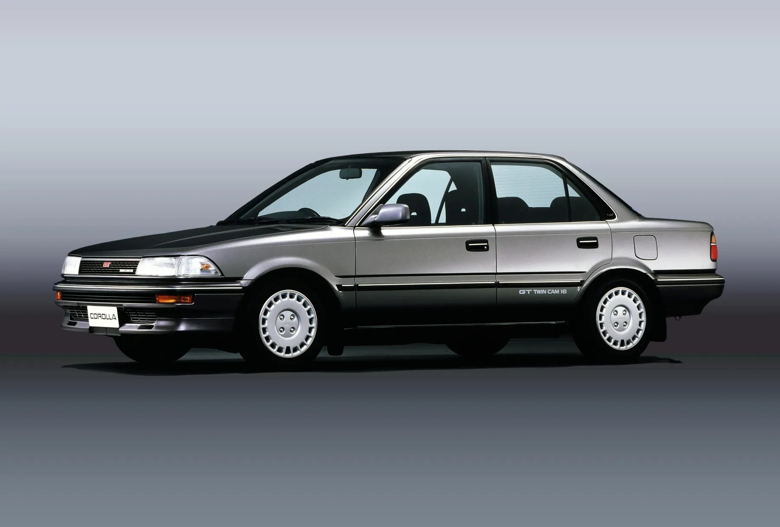 Toyota_Corolla_6_generation__Sedan__13.jpg