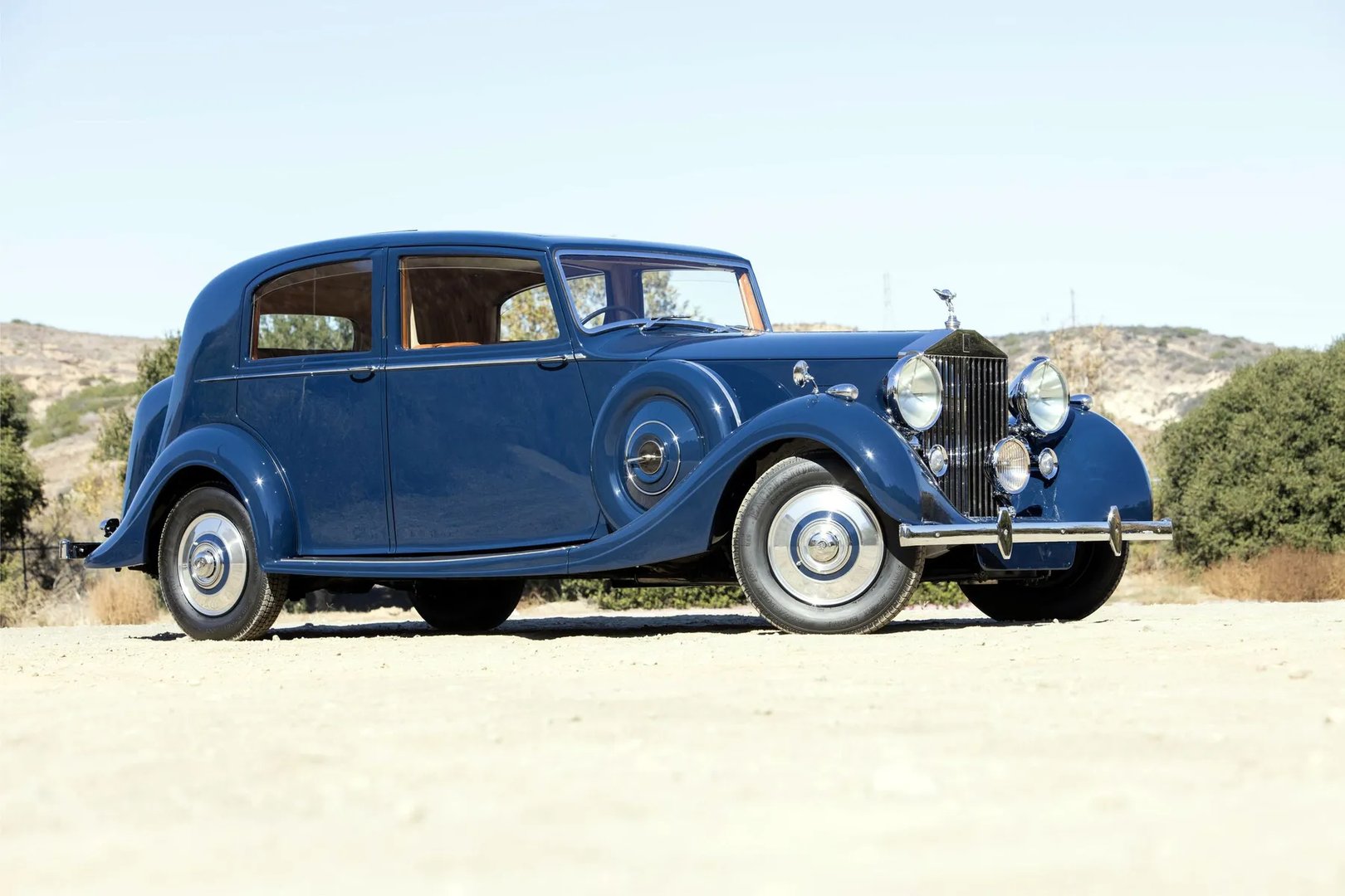 Rolls-Royce_Wraith_1_generation__Sedan__1.jpg