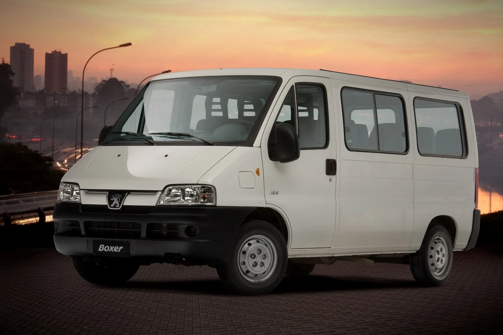 Peugeot_Boxer_1_generation_restyling_1__Minibus__1.jpg