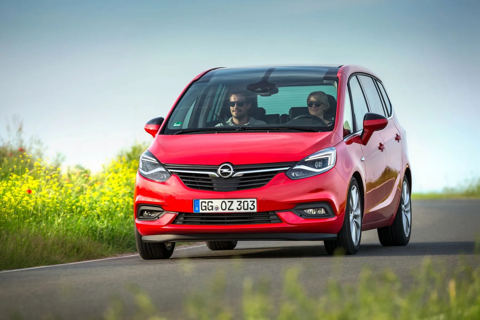 Opel_Zafira_3_generation_restyling__Minivan__9.jpg