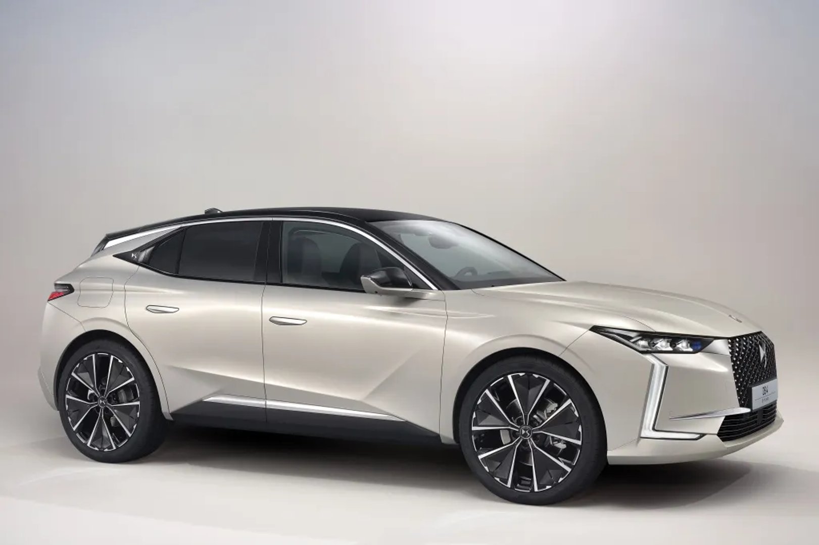 DS_4_2_generation__Hatchback_5-door__7.jpg