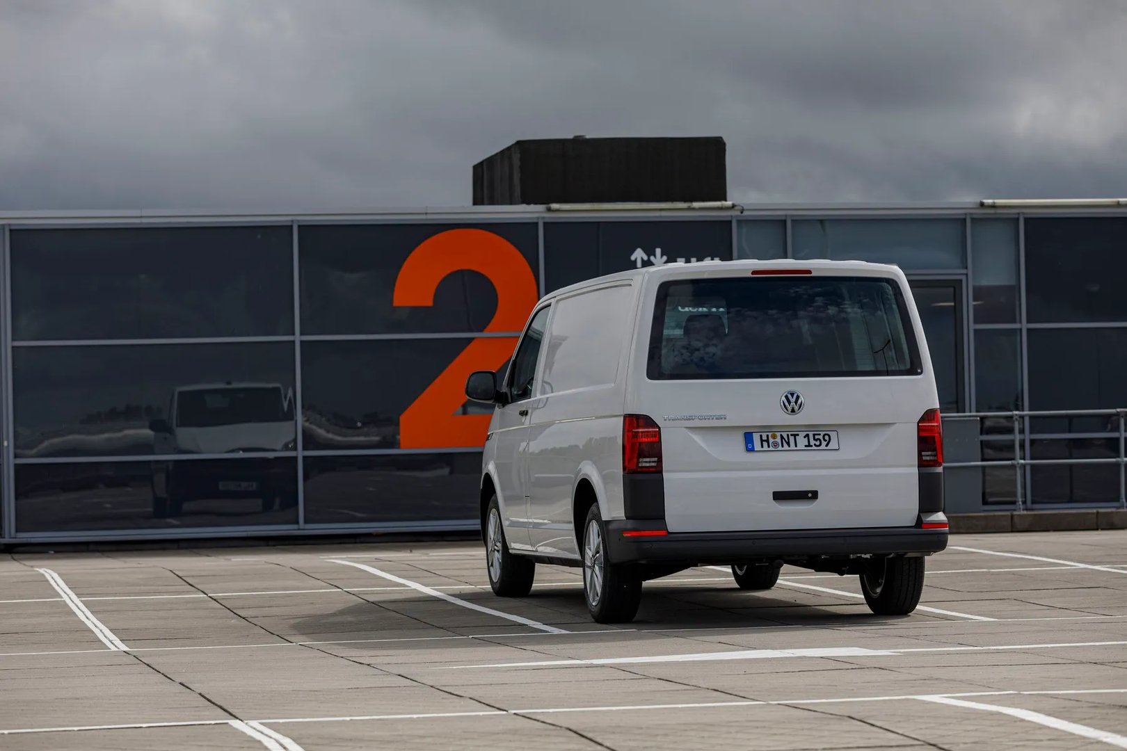 Volkswagen_Transporter_6_generation_restyling__Van__5.jpg