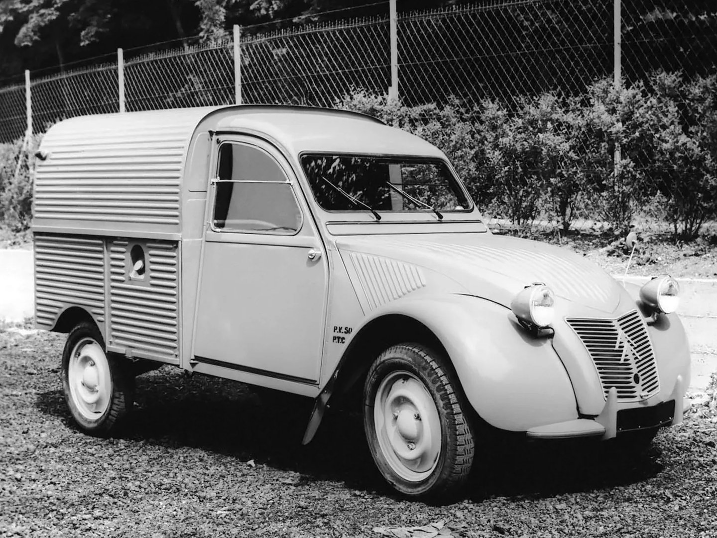 Citroen_2_CV_1_generation__Van__7.jpg
