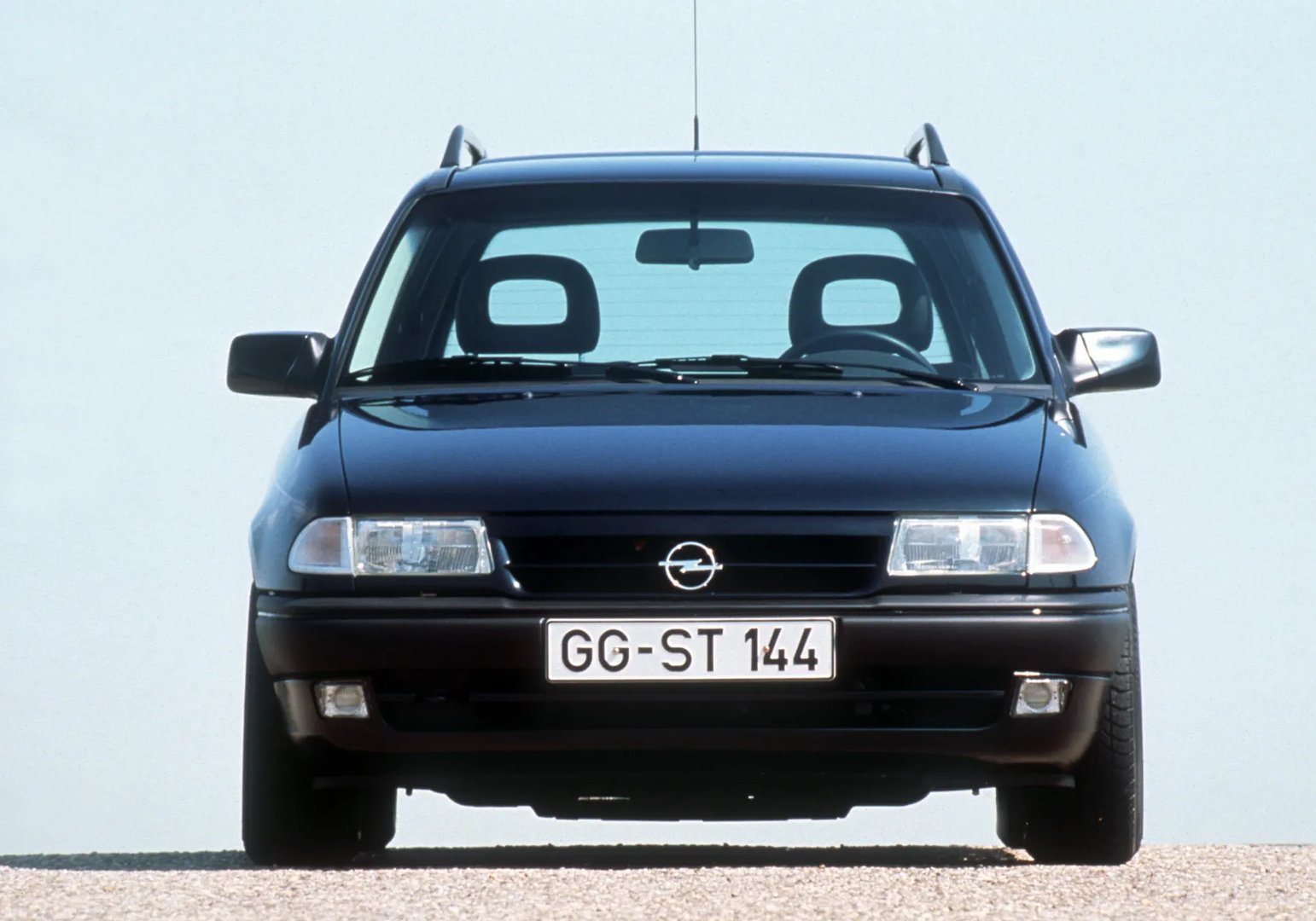 Opel_Astra_1_generation__Estate_5-door__5.jpg