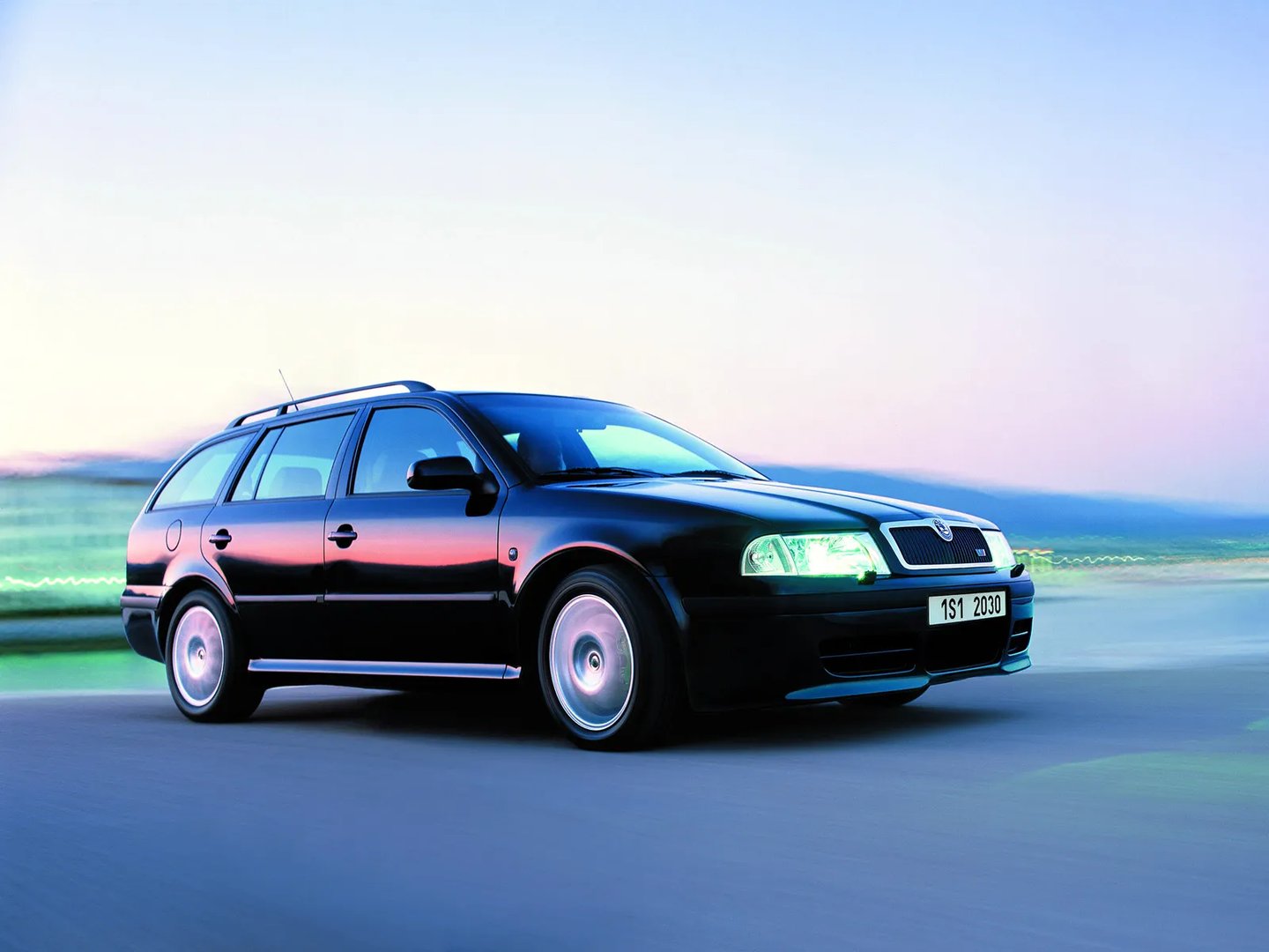 Skoda_Octavia_RS_1_generation__Estate_5-door__3.jpg