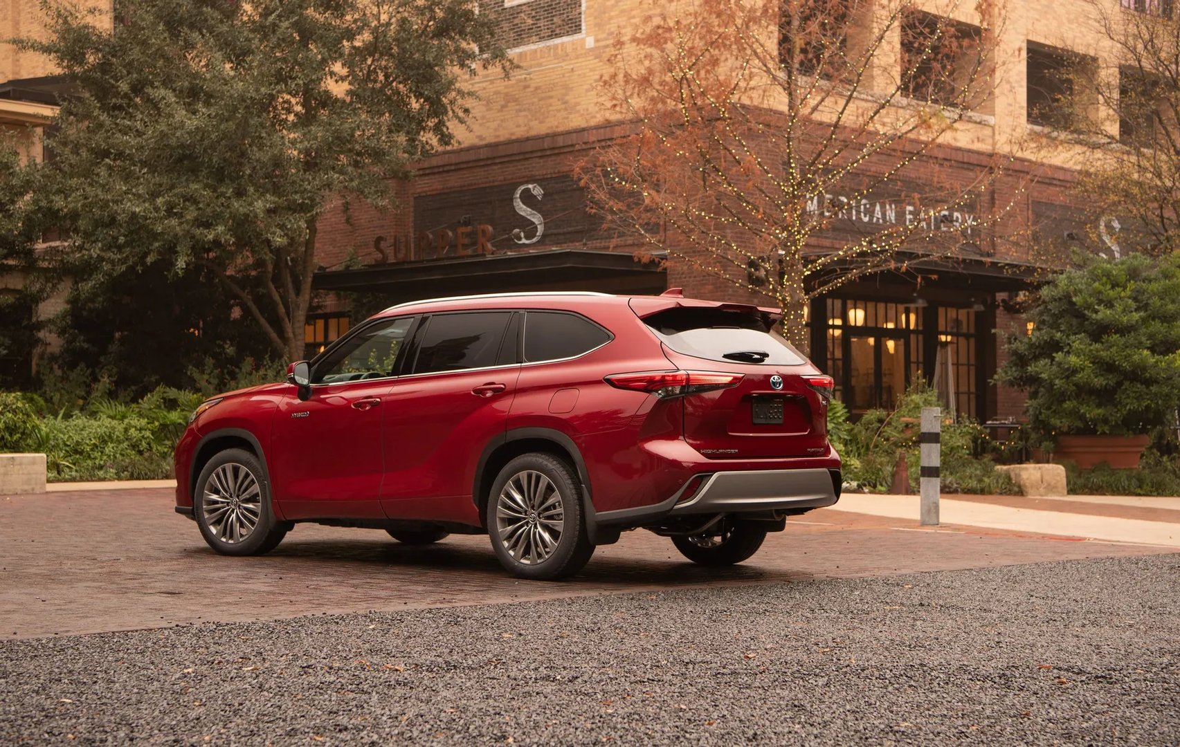 Toyota_Highlander_4_generation__SUV_5-doors__1.jpg