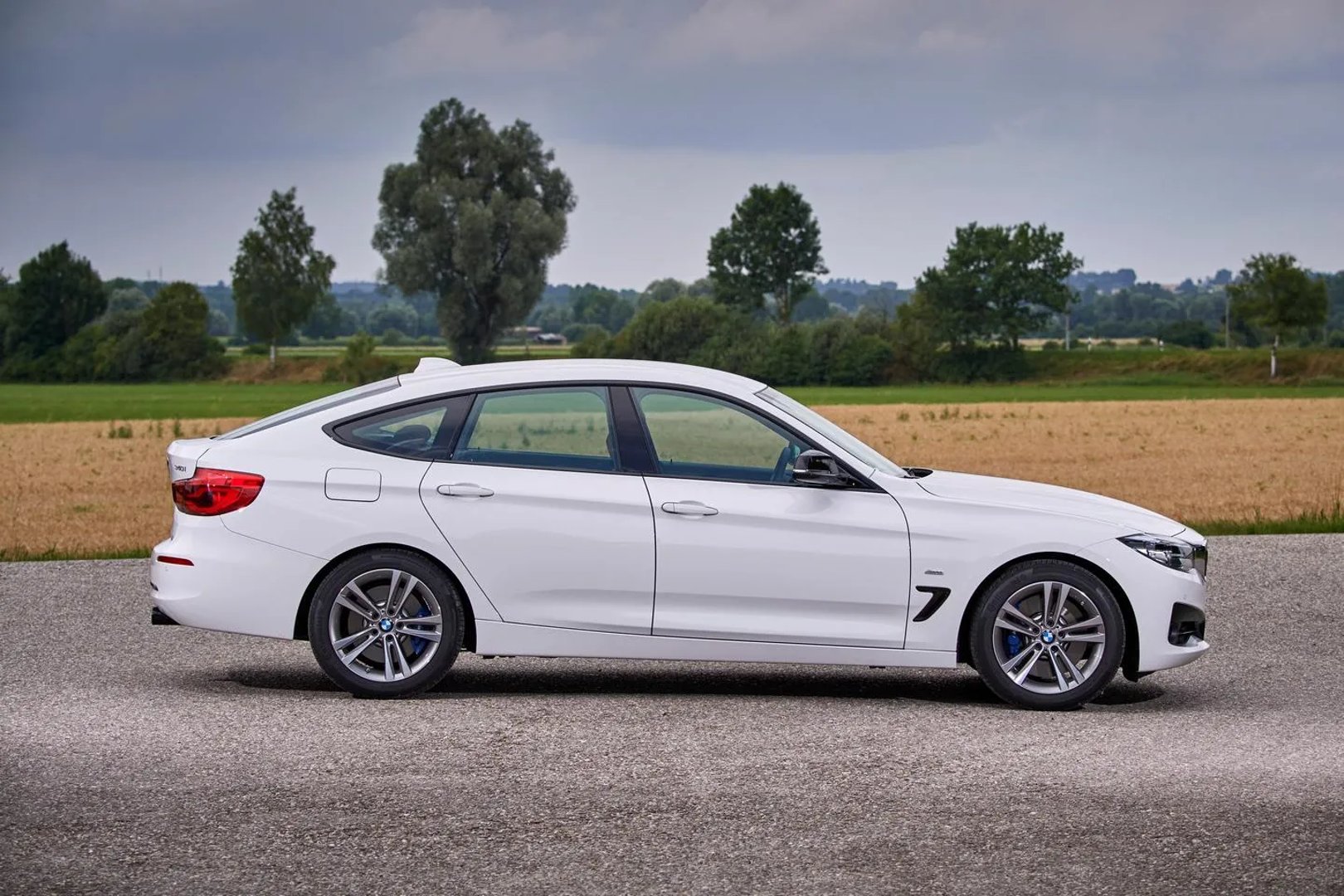 BMW_3_series_6_generation_restyling__Liftback__1.jpg