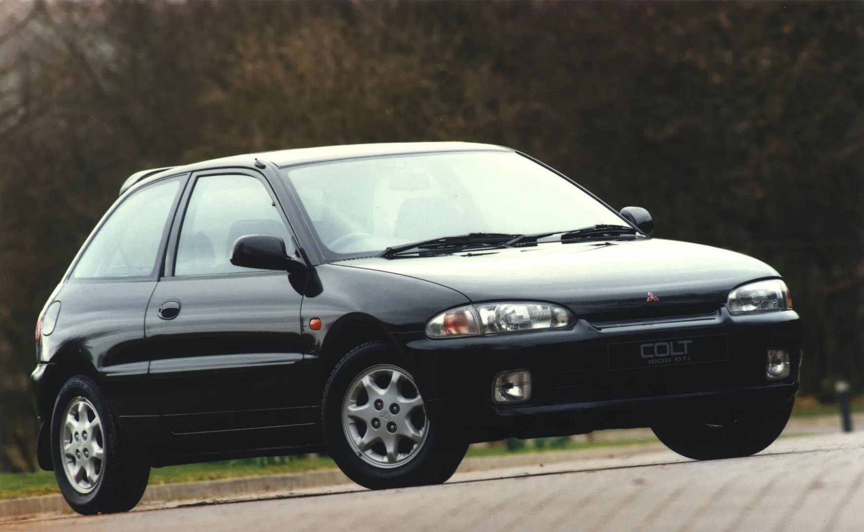 Mitsubishi_Colt_4_generation__Mini_3-doors__1.jpg