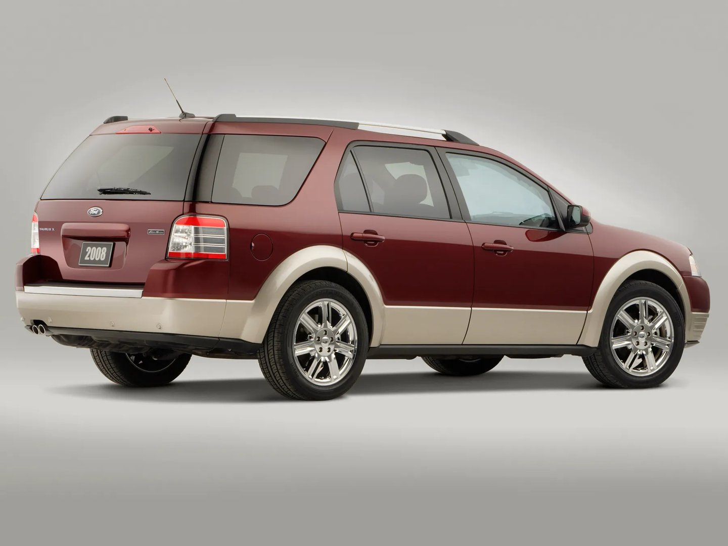 Ford_Taurus_X_1_generation__SUV_5-doors__2.jpg