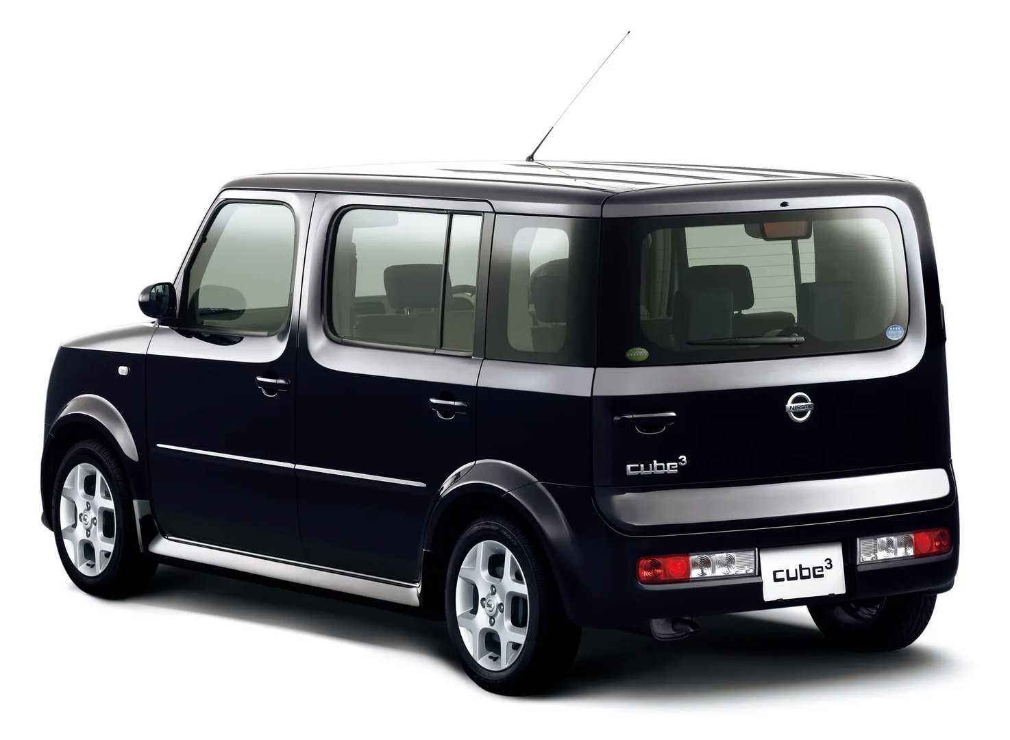 Nissan_Cube_2_generation__Compact_Van__3.jpg