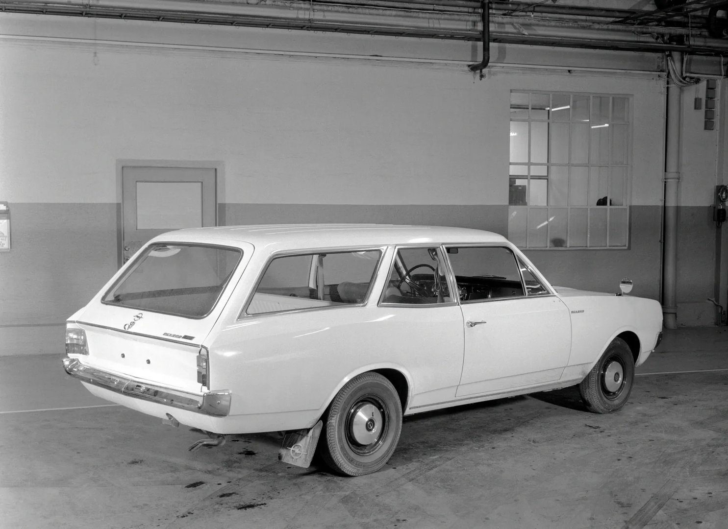 Opel_Rekord_3_generation__Estate_3-door__4.jpg