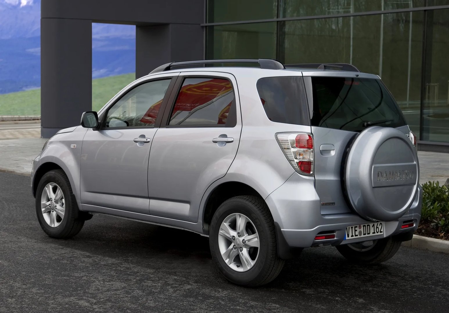 Daihatsu_Terios_2_generation_restyling__SUV_5-doors__2.jpg