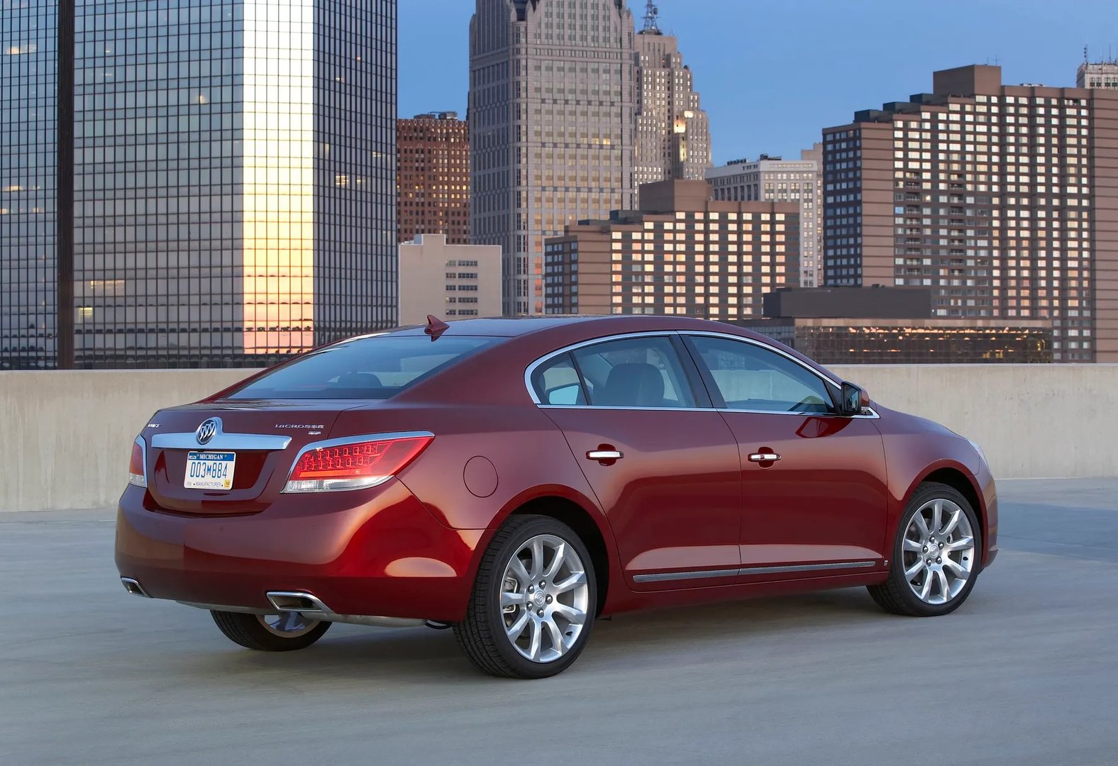 Buick_LaCrosse_2_generation__Sedan__5.jpg