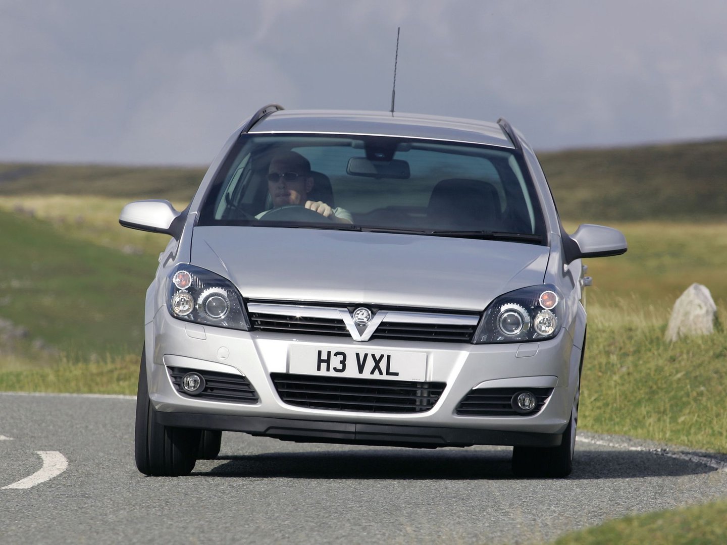 vauxhall_Astra_5_generation__Estate_5-door__10.jpg
