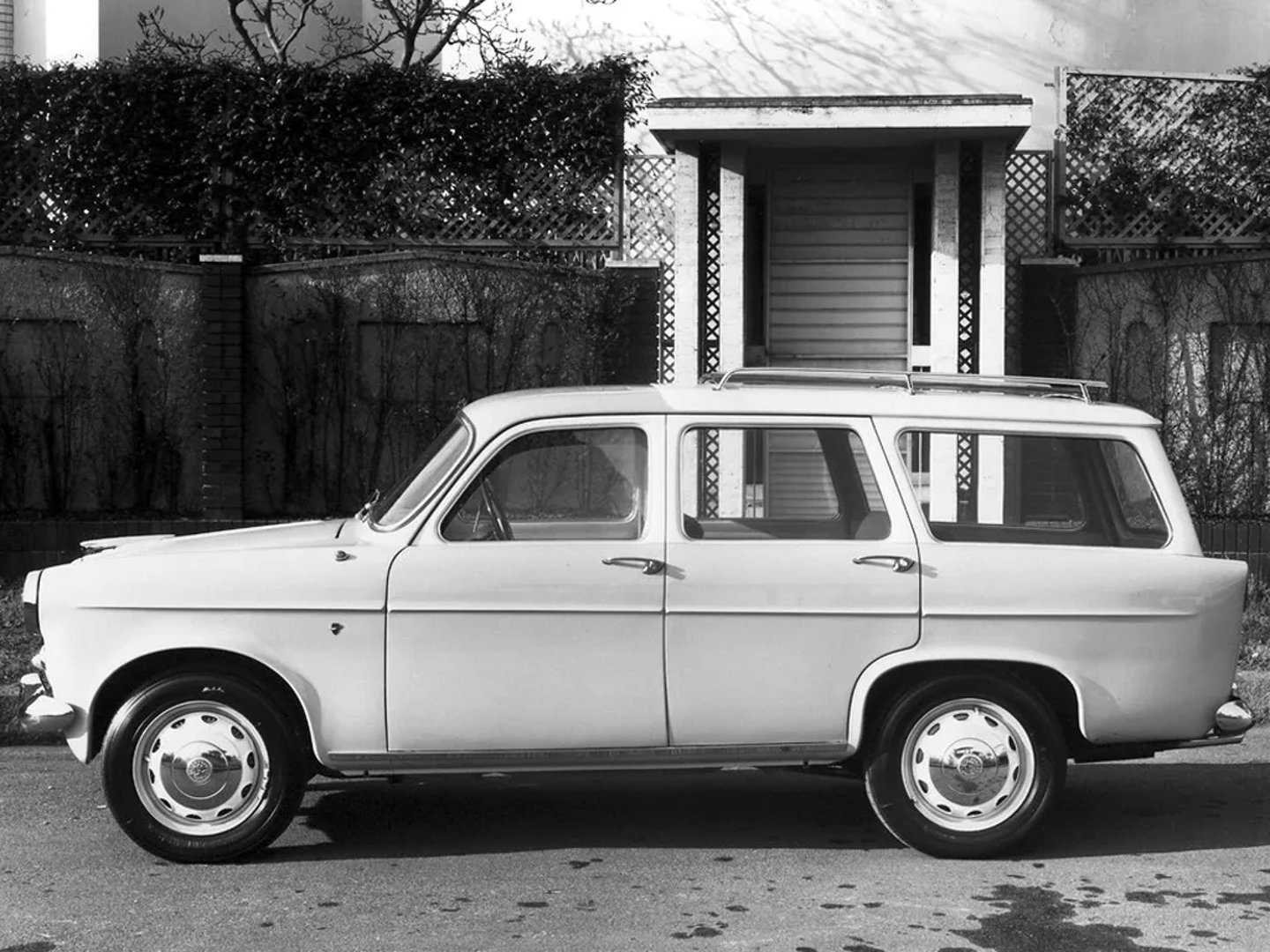 Alfa Romeo_Giulietta_1_generation__Estate_5-door__1.jpg