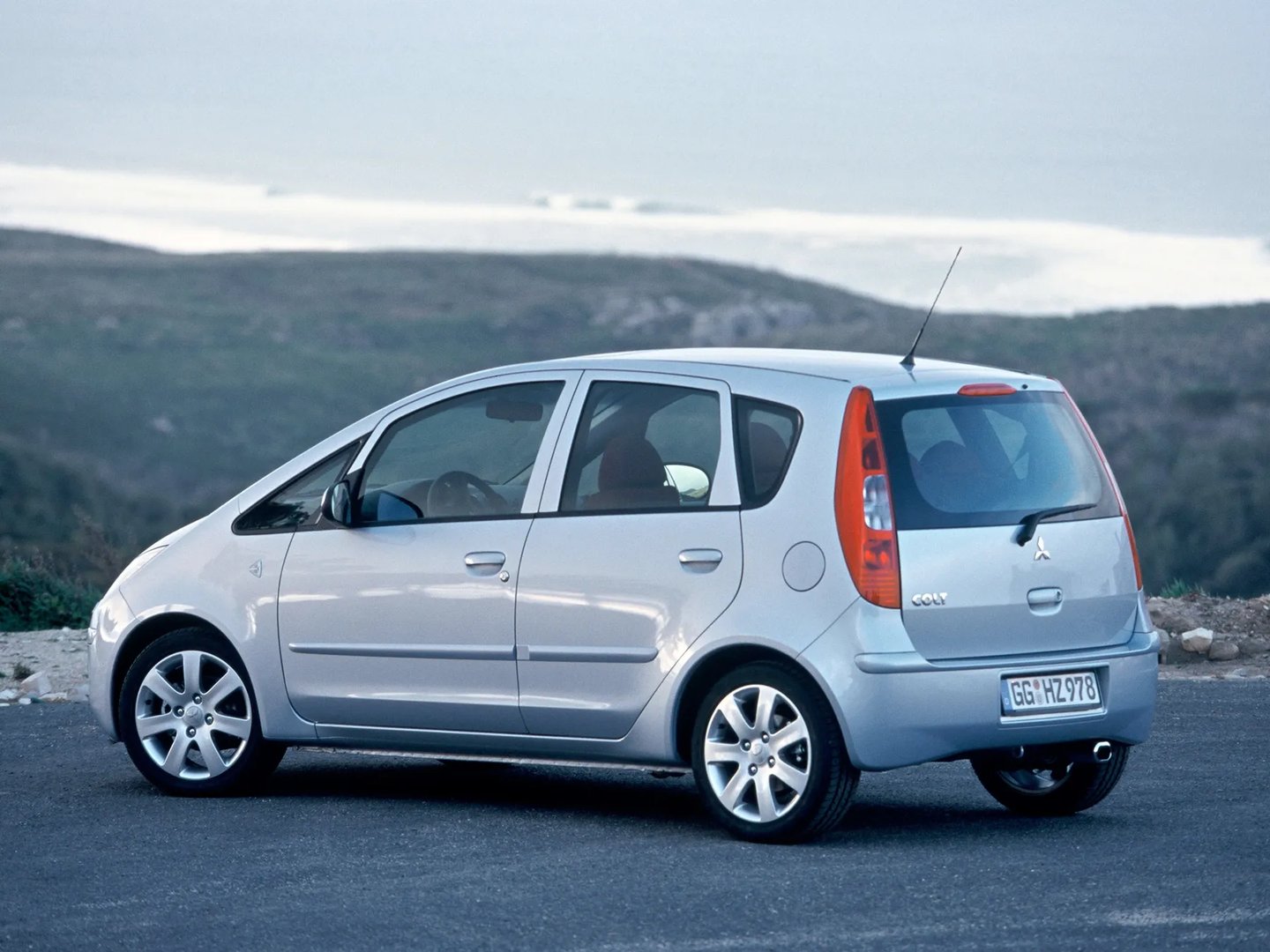 Mitsubishi_Colt_6_generation__Mini_5-doors__10.jpg