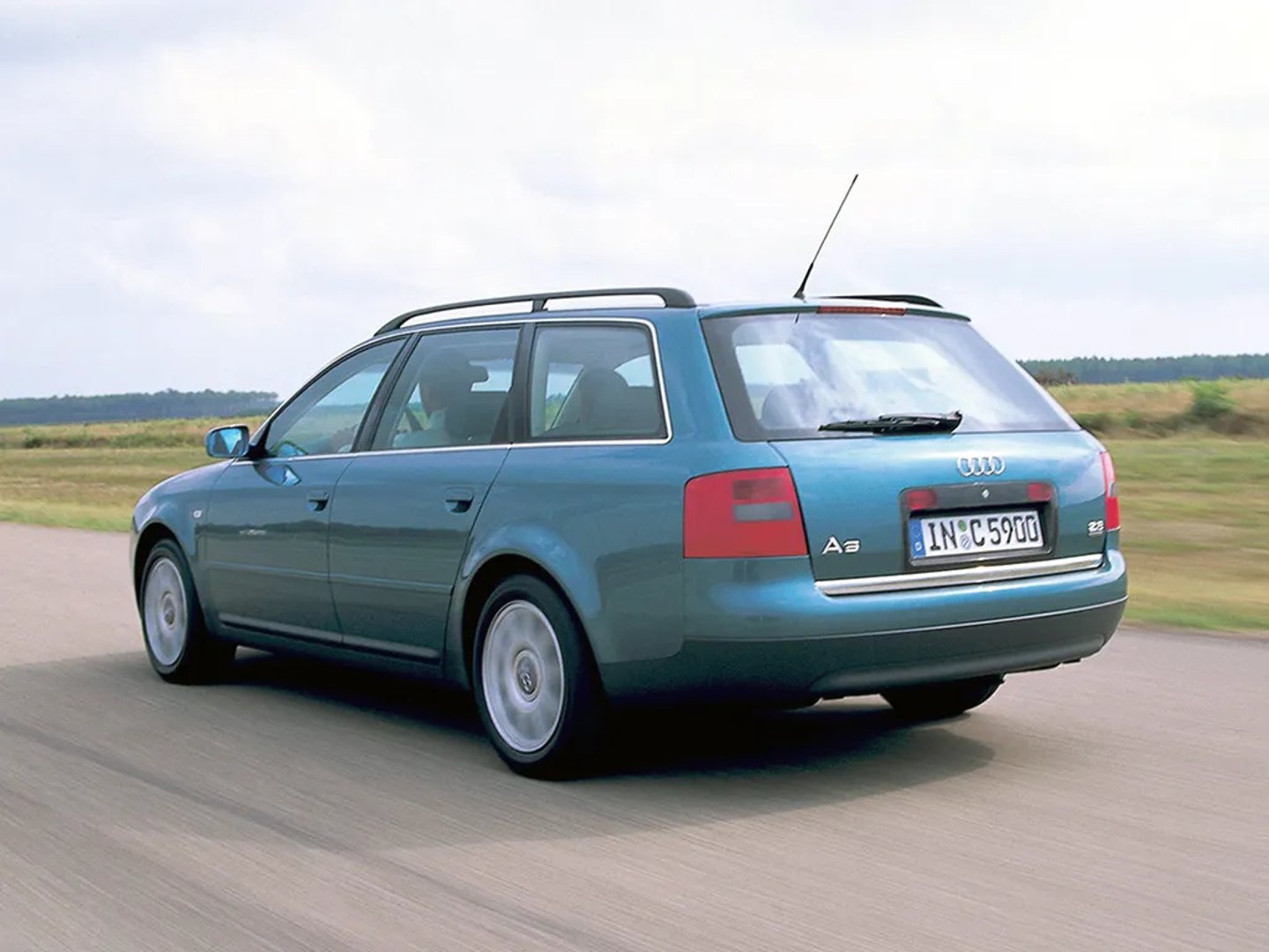 Audi_A6_2_generation__Estate_5-door__6.jpg