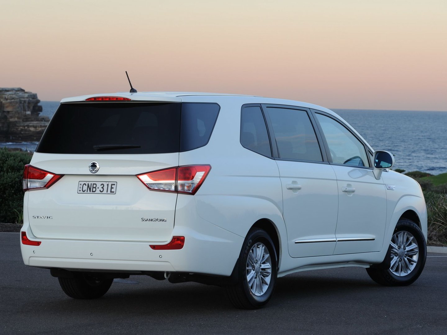 ssangyong_Stavic_1_generation__Minivan__14.jpg