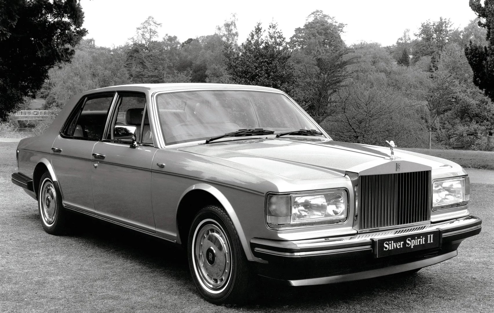 Rolls-Royce_Silver_Spirit_2_generation__Sedan__2.jpg