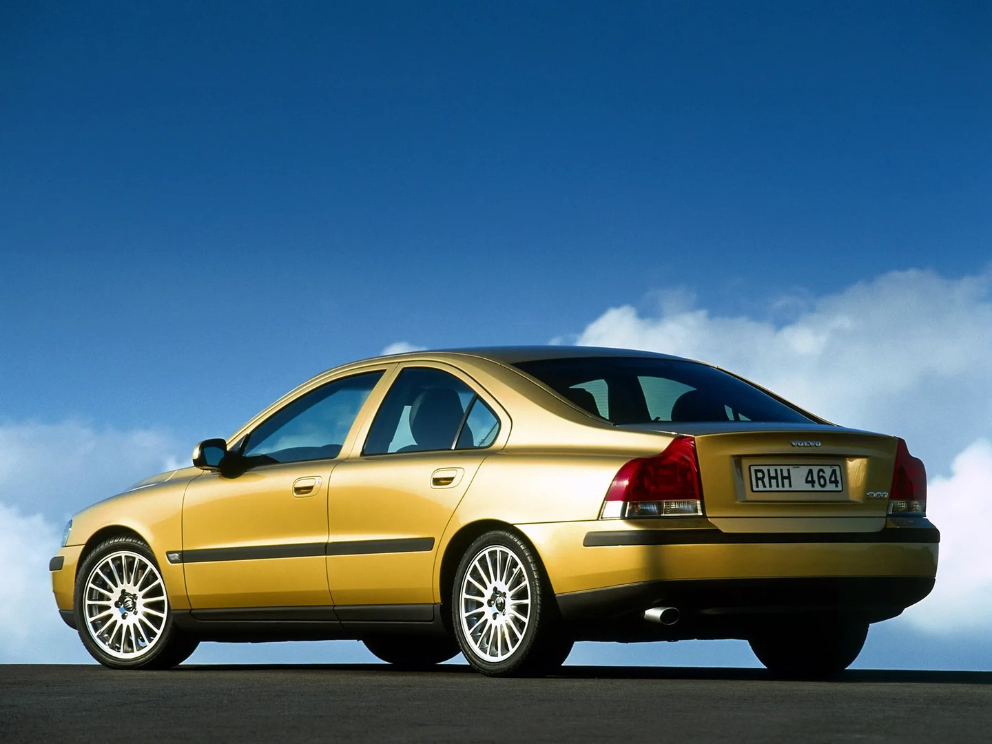 Volvo_S60_1_generation__Sedan__3.jpg